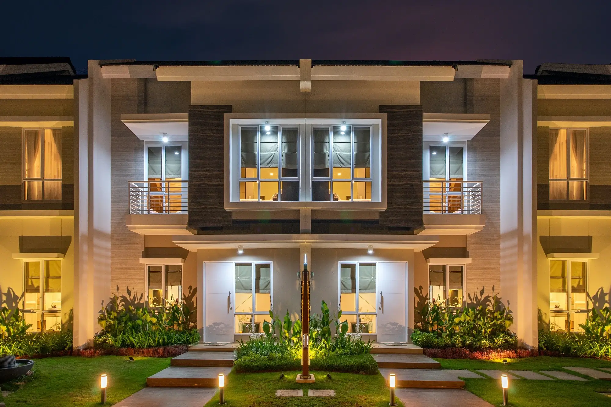 trust-resettlement-bristax-tax-accountants-2 White and brown concrete house photo at night, representing the concept of trust resettlement.