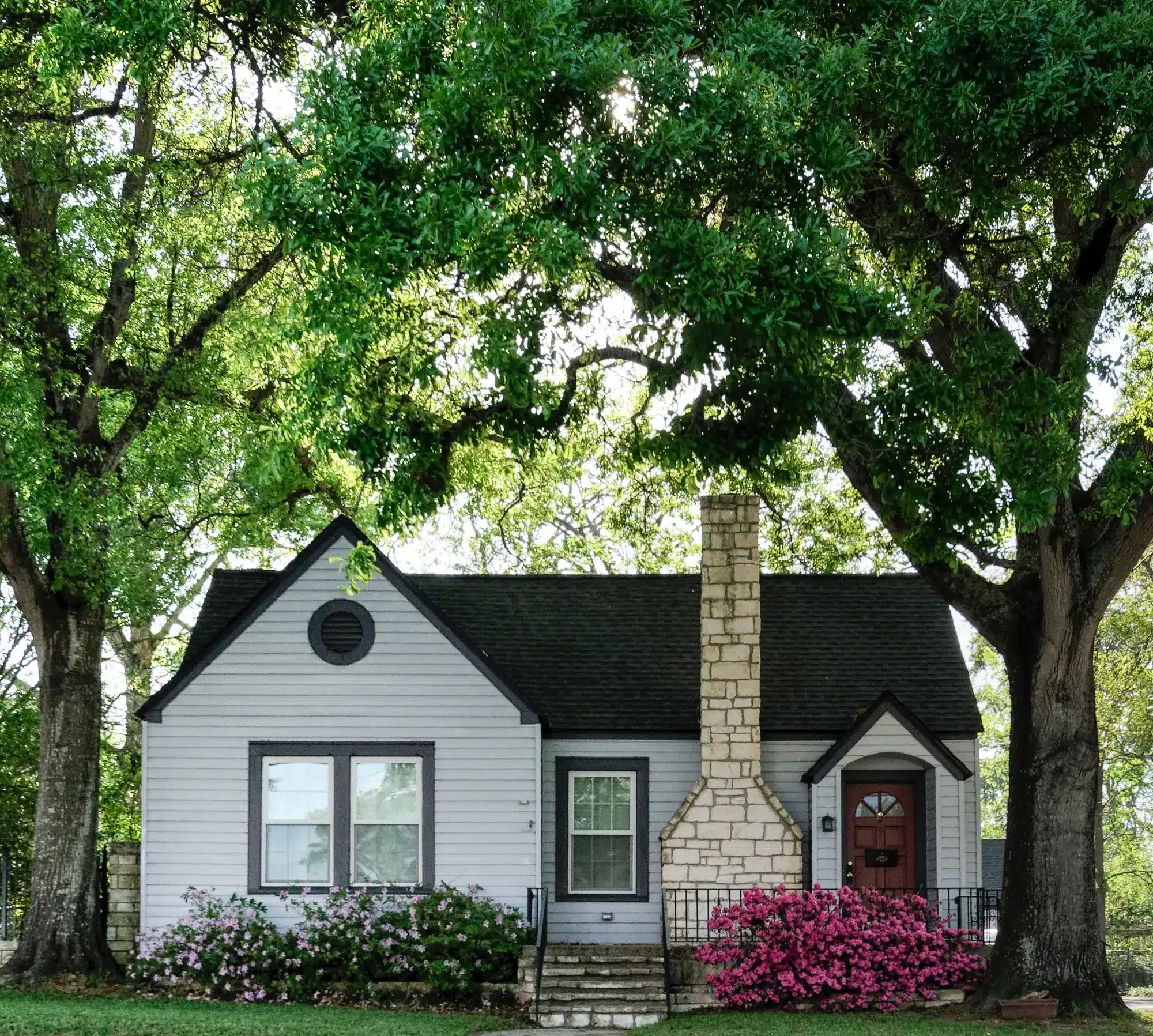 how-to-live-in-your-smsf-property-bristax-tax-accountants-3 A brown and white house surrounded by trees, representing the concept of SMSF property.